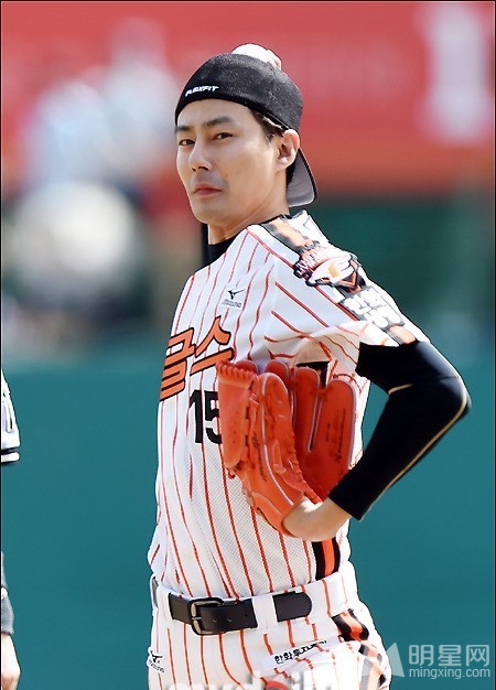 高清韩国首尔男星赵寅成帅气亮相红毯引粉丝尖叫赵寅成图片图片