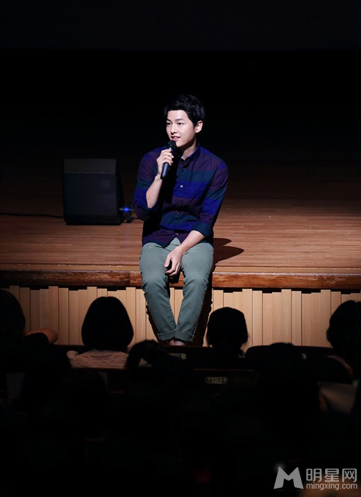 高清韩国大田广域男星宋仲基入伍前图片赵寅成及1400多名粉丝含泪告别图片