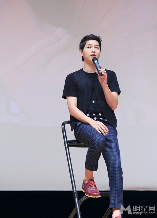高清韩国大田广域男星宋仲基写真大片图片棕色优雅眼神迷离图片