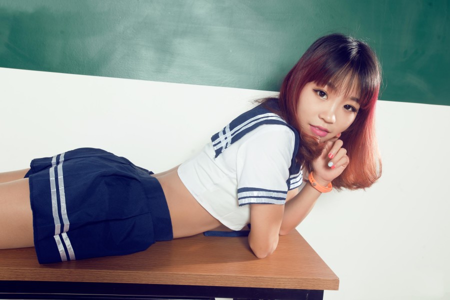 90后学生妹大爱丝袜诱惑 私房里的丝袜美腿自拍诱惑图片