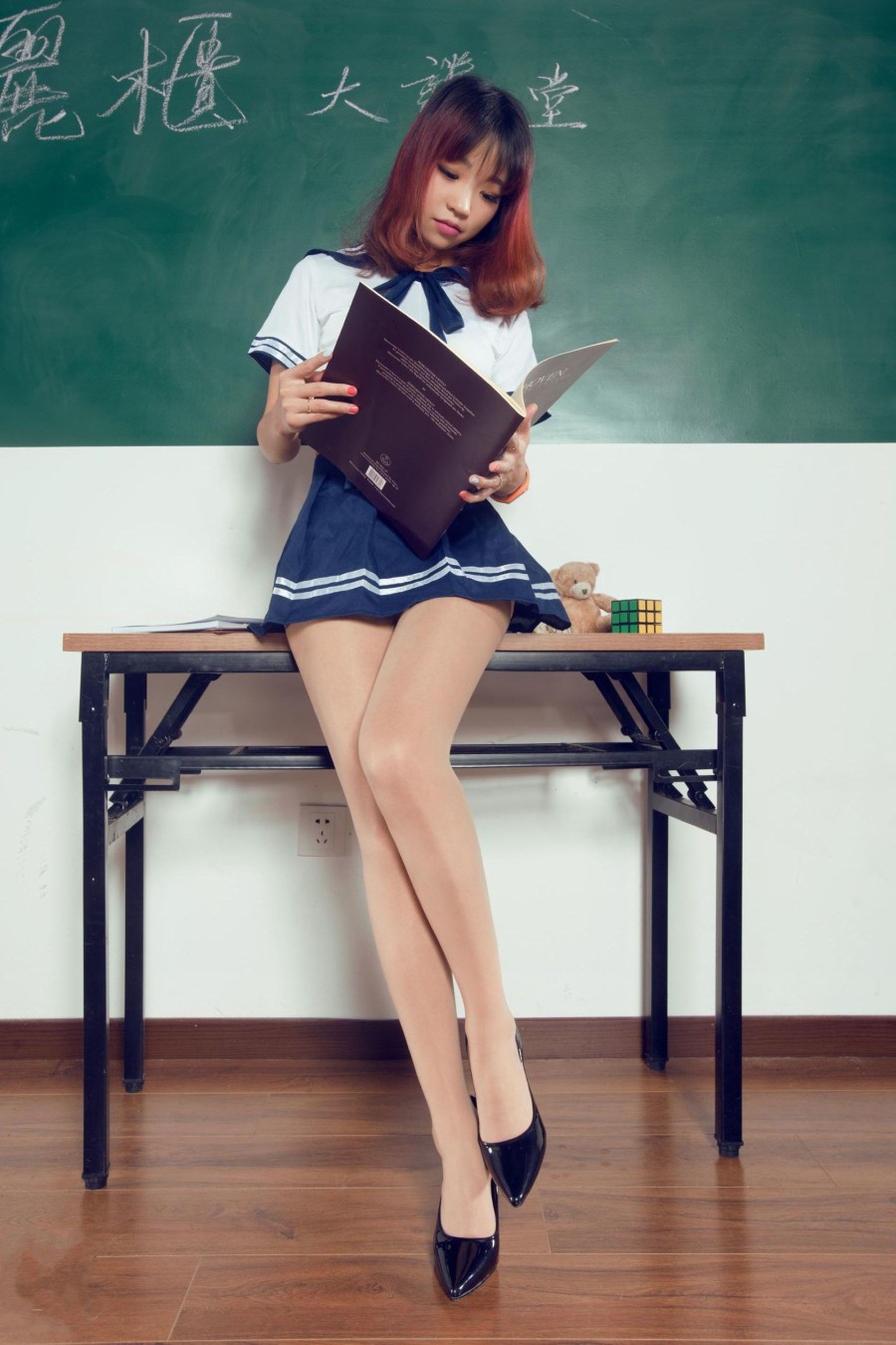 90后学生妹大爱丝袜诱惑 私房里的丝袜美腿自拍诱惑图片