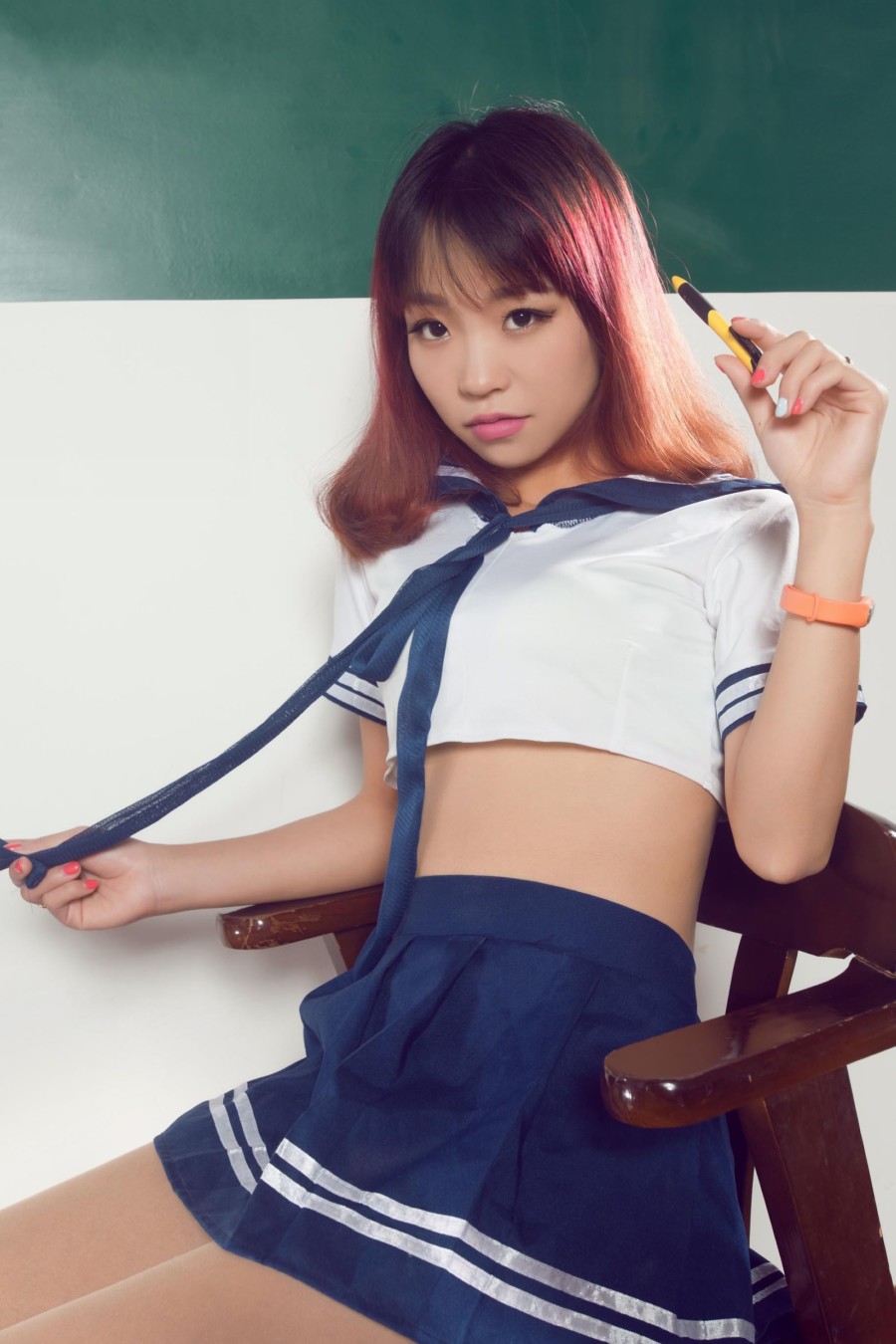 90后学生妹大爱丝袜诱惑 私房里的丝袜美腿自拍诱惑图片