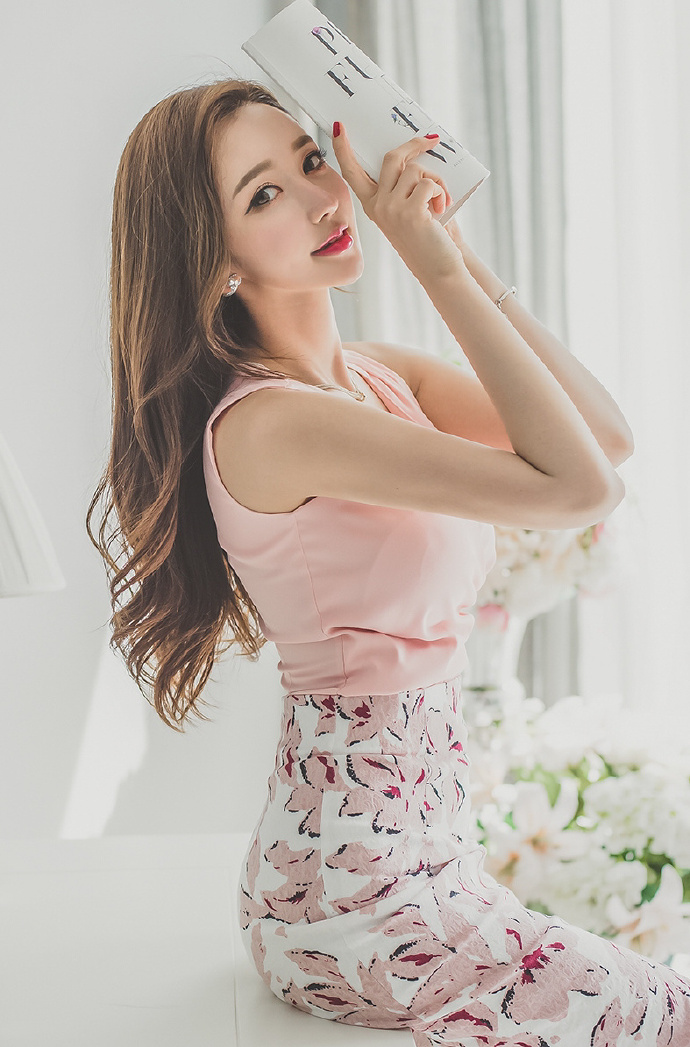 极品韩国嫩模写真性感火辣肉弹诱惑美女图图片