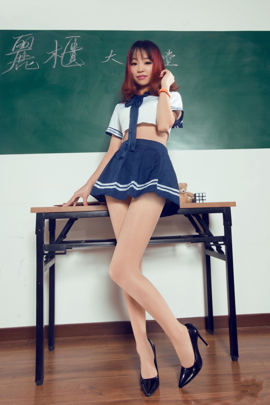 90后学生妹大爱丝袜诱惑 私房里的丝袜美腿自拍诱惑图片