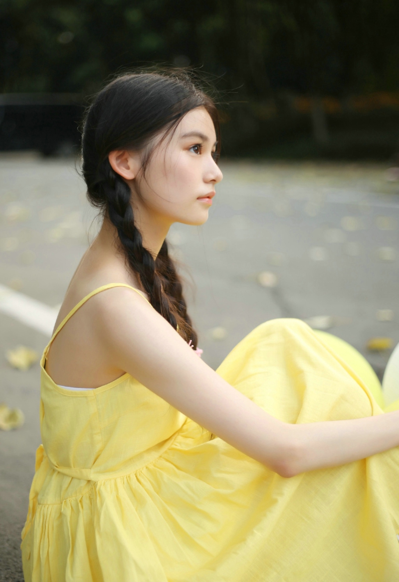 韩国女天团少女时代成员黄美英夏日写真 清凉连衣裙上阵图片
