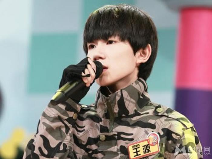 TFBOYS王源迷彩服深情演唱 TFBOYS图片王源图片图片