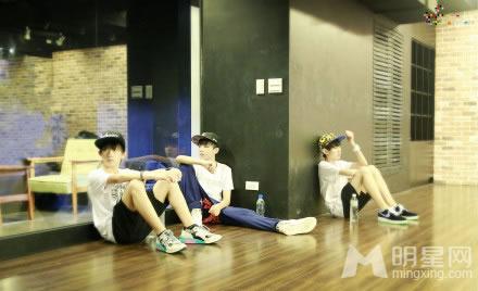 TFBOYS参加《少年中国强》 节目录制 TFBOYS图片图片