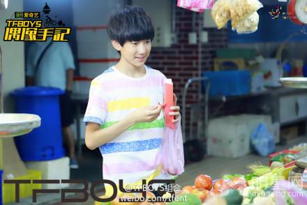 TFBOYS代言步步高广告 和何炅老师合照图片