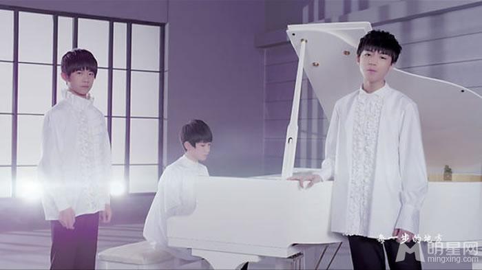 TFBOYS代言步步高广告 和何炅老师合照图片