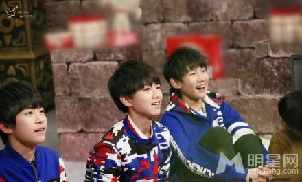 TFBOYS代言步步高广告 和何炅老师合照图片