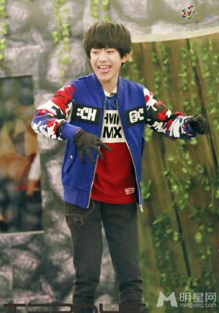 TFBOYS代言步步高广告 和何炅老师合照图片