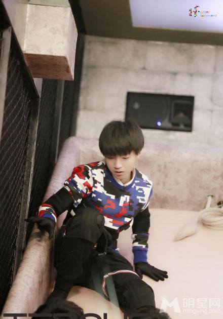TFBOYS代言步步高广告 和何炅老师合照图片