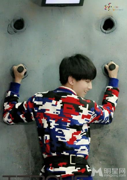TFBOYS代言步步高广告 和何炅老师合照图片