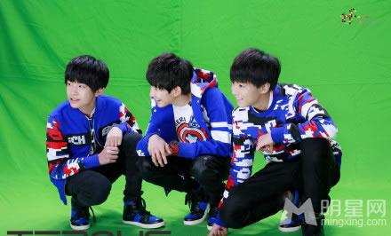 TFBOYS代言步步高广告 和何炅老师合照图片