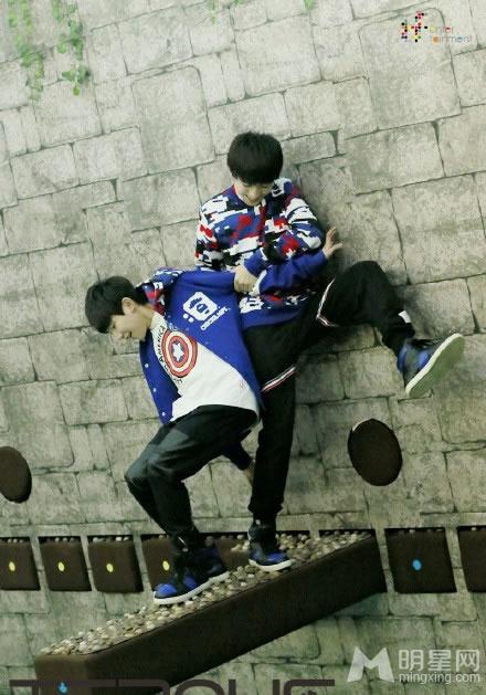 TFBOYS代言步步高广告 和何炅老师合照图片