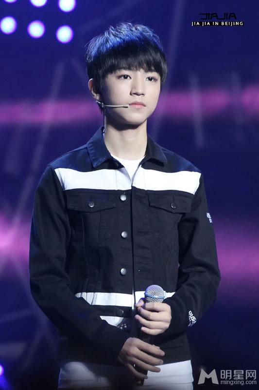 TFboys爱奇艺偶像手记录制图 王俊凯高清大图整理图片