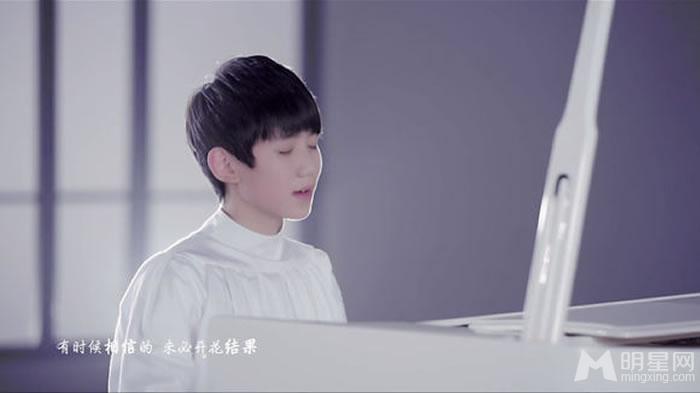 王源贴绣西装成熟帅气写真图片图片