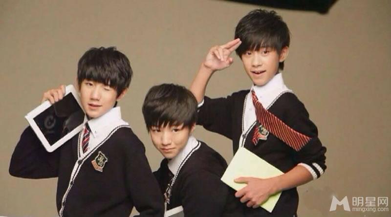 TFBOYS代言步步高广告 和何炅合照 TFBOYS图片图片