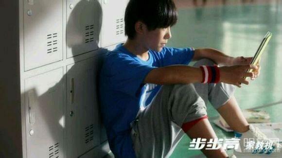 TFBOYS代言步步高广告 和何炅合照 TFBOYS图片图片