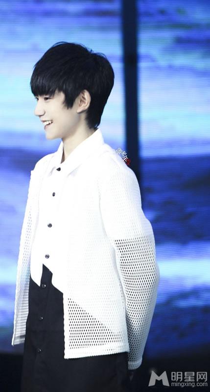 TFBOYS王源衬衫写真 卖萌耍帅 TFBOYS图片王源图片图片
