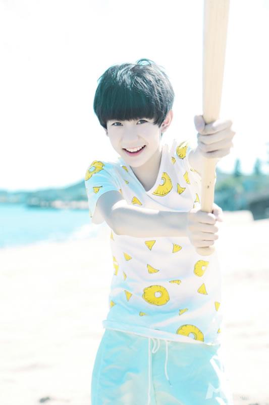 TFBOYS王源迷彩服深情演唱 TFBOYS图片王源图片图片