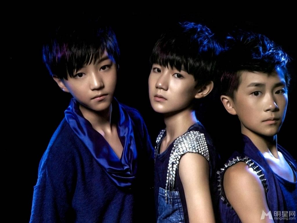 TFBOYS教室照 白色衬衫优雅阳光 TFBOYS图片图片