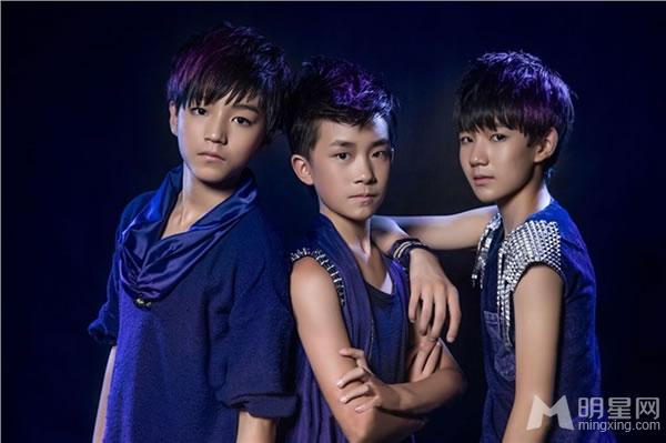 TFBOYS教室照 白色衬衫优雅阳光 TFBOYS图片图片