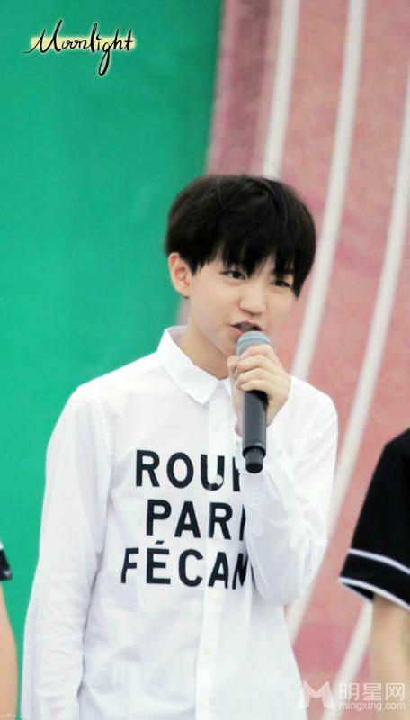 TFBOYS代言步步高广告 和何炅合照 TFBOYS图片图片
