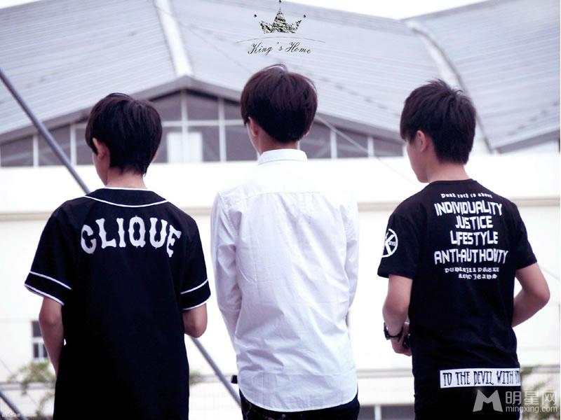 TFBOYS代言步步高广告 和何炅合照 TFBOYS图片图片