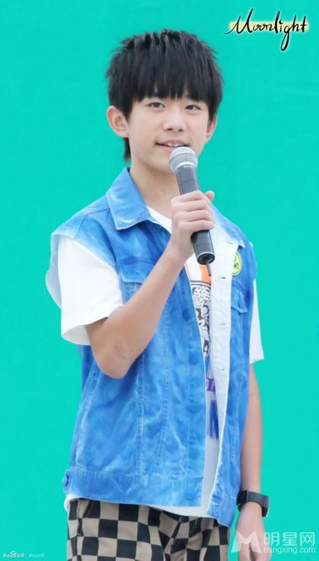 TFBOYS代言步步高广告 和何炅合照 TFBOYS图片图片