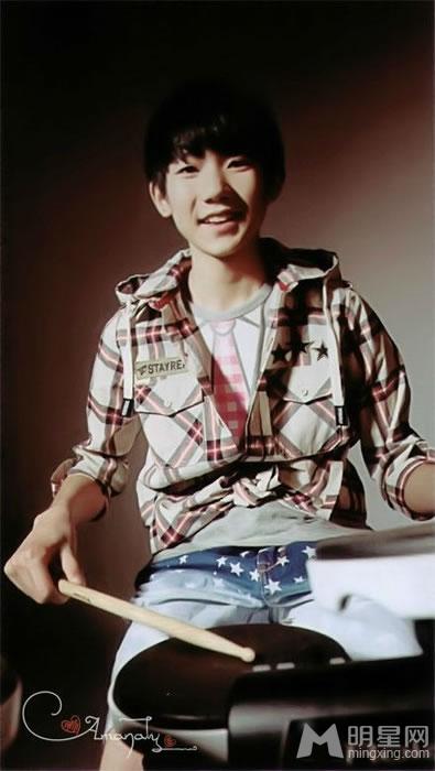 TFBOYS三人合照 帅气可爱高清写真 TFBOYS图片图片