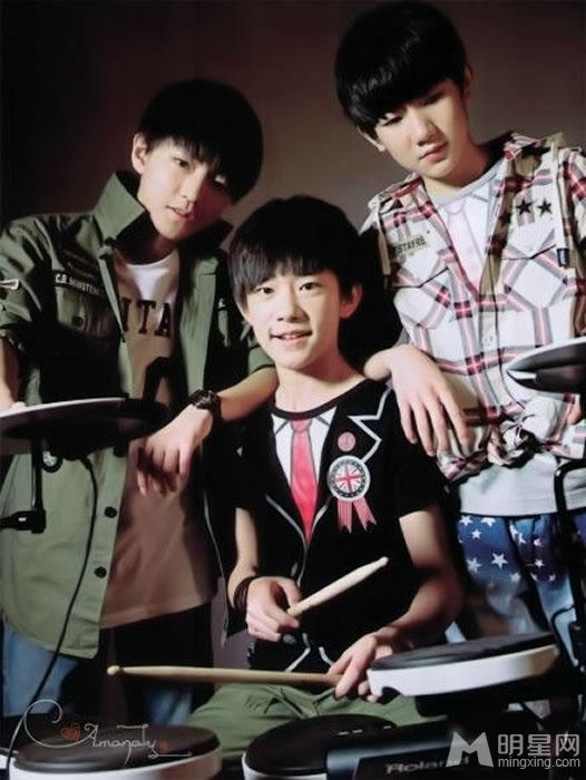 TFBOYS架子鼓旁帅气写真 TFBOYS图片图片