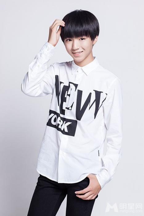 TFBOYS代言步步高广告 和何炅合照 TFBOYS图片图片