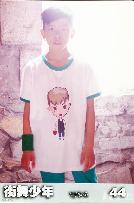 TFBOYS红色上衣卖萌祝福写真 TFBOYS图片图片
