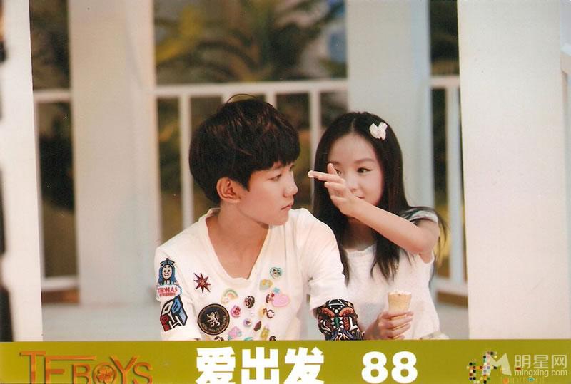 TFBOYS代言步步高广告 和何炅合照 TFBOYS图片图片