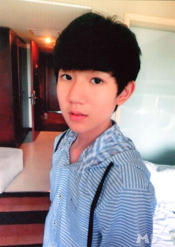 TFBOYS代言步步高广告 和何炅合照 TFBOYS图片图片