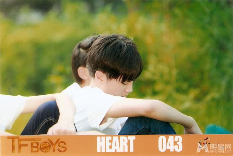 TFBOYS代言步步高广告 和何炅合照 TFBOYS图片图片