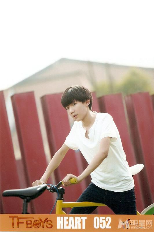 TFBOYS三人合照 帅气可爱高清写真 TFBOYS图片图片