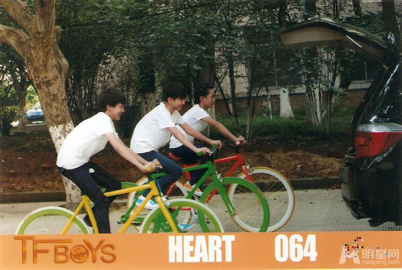 TFBOYS三人合照 帅气可爱高清写真 TFBOYS图片图片