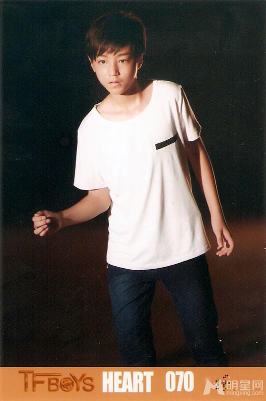 TFBOYS代言步步高广告 和何炅合照 TFBOYS图片图片