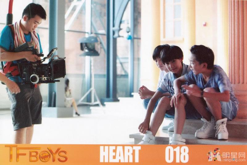 TFBOYS代言步步高广告 和何炅合照 TFBOYS图片图片