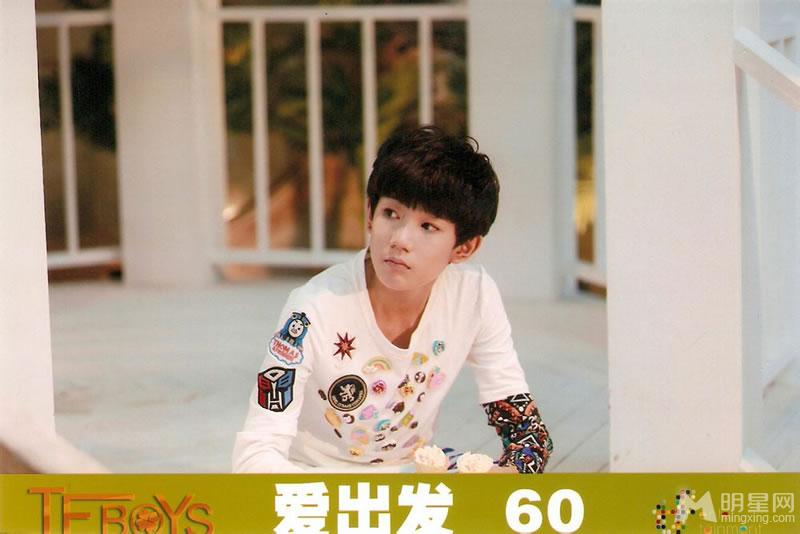 TFBOYS代言步步高广告 和何炅老师合照图片