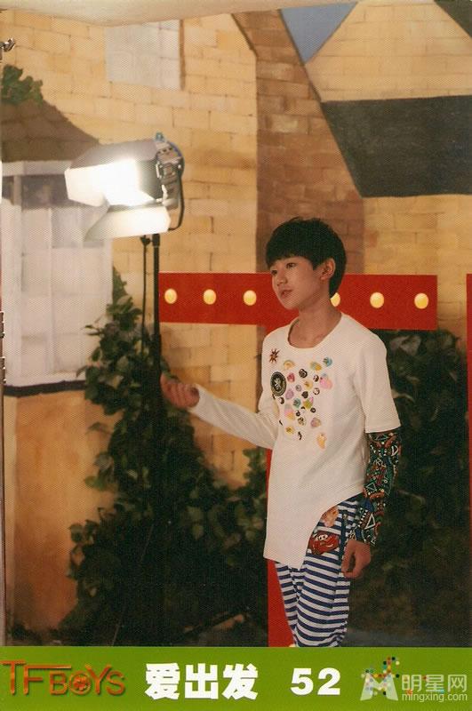 TFBOYS代言步步高广告 和何炅老师合照图片