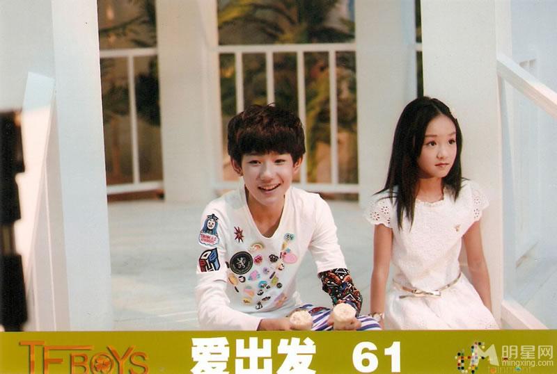 TFBOYS代言步步高广告 和何炅老师合照图片