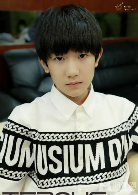 TFBOYS代言步步高广告 和何炅合照 TFBOYS图片图片