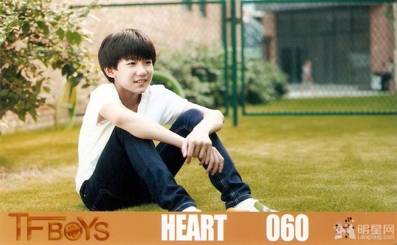TFBOYS代言步步高广告 和何炅老师合照图片
