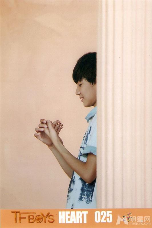 TFBOYS代言步步高广告 和何炅合照 TFBOYS图片图片