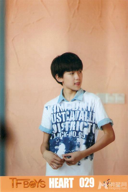 TFBOYS代言步步高广告 和何炅合照 TFBOYS图片图片