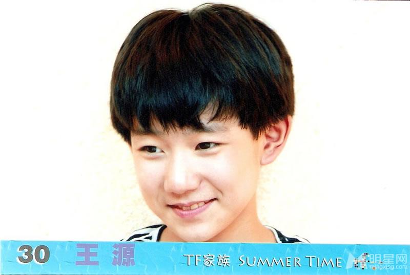 TFBOYS代言步步高广告 和何炅老师合照图片
