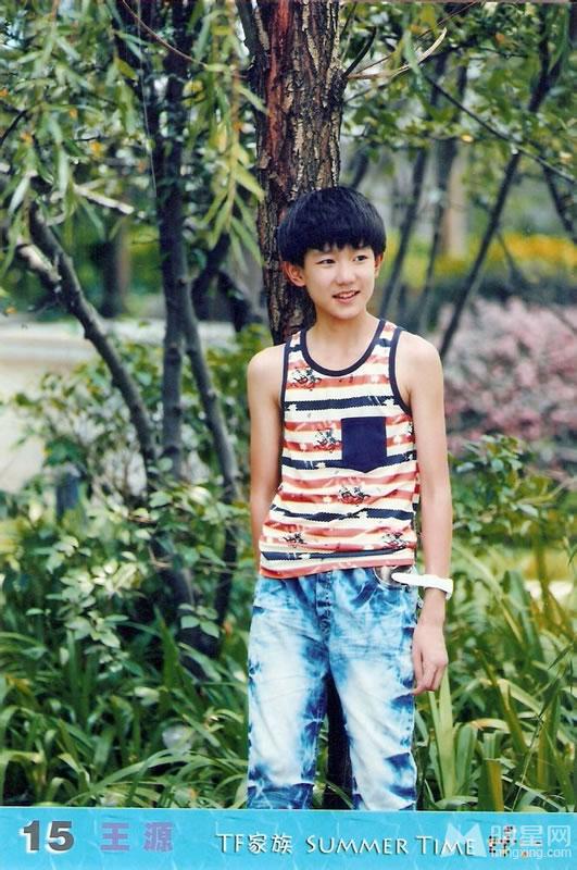 TFBOYS代言步步高广告 和何炅老师合照图片